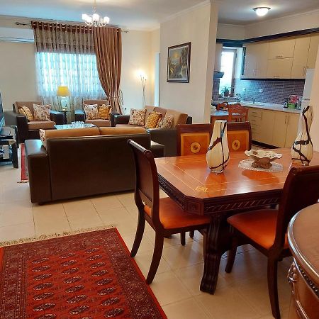 Geni Apartment Корча Екстериор снимка
