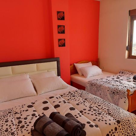 Geni Apartment Корча Екстериор снимка