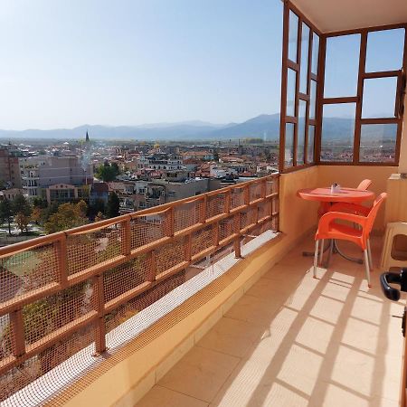 Geni Apartment Корча Екстериор снимка