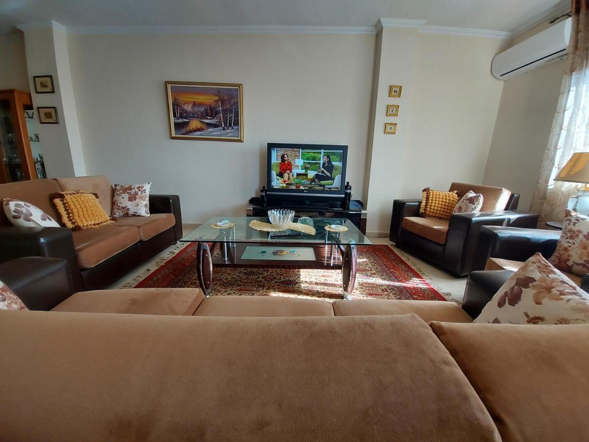 Geni Apartment Корча Екстериор снимка