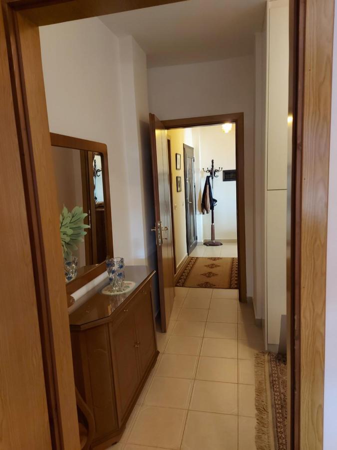 Geni Apartment Корча Екстериор снимка