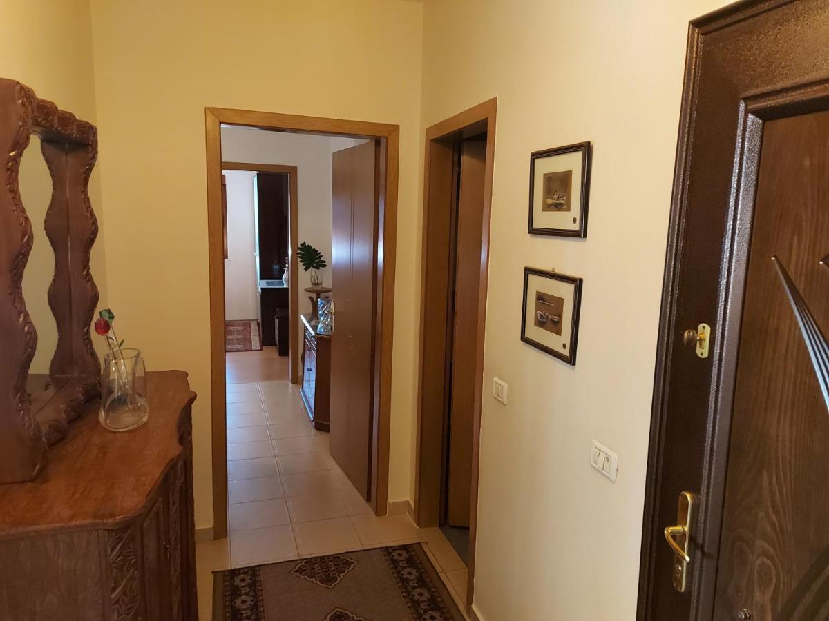 Geni Apartment Корча Екстериор снимка