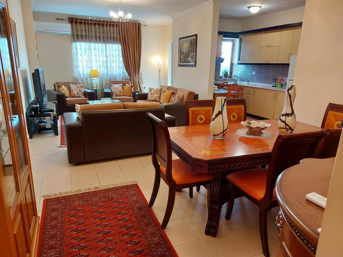 Geni Apartment Корча Екстериор снимка