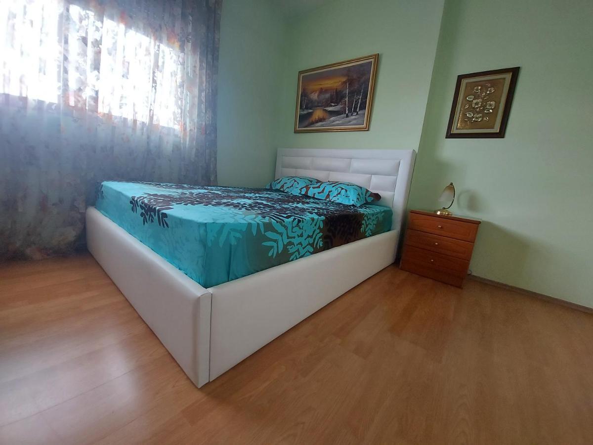 Geni Apartment Корча Екстериор снимка