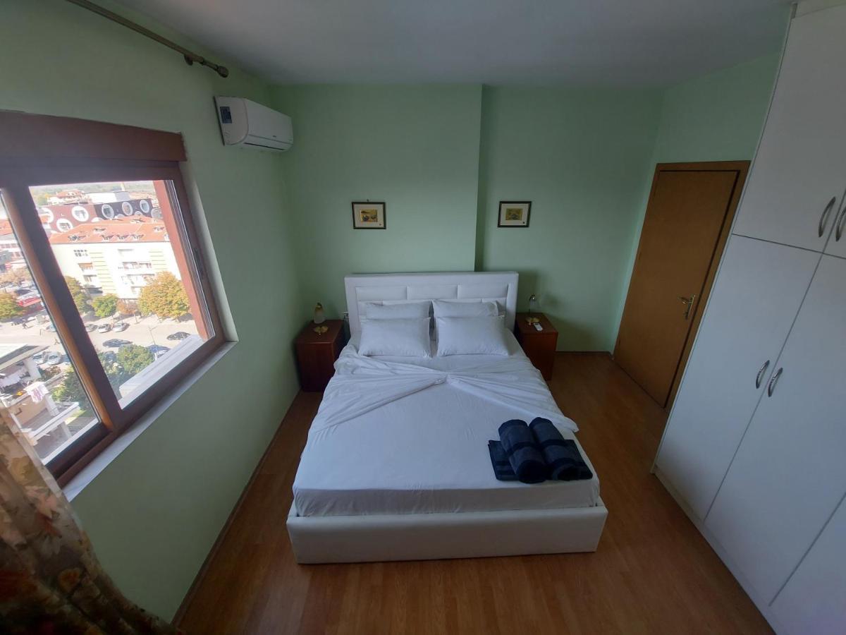 Geni Apartment Корча Екстериор снимка