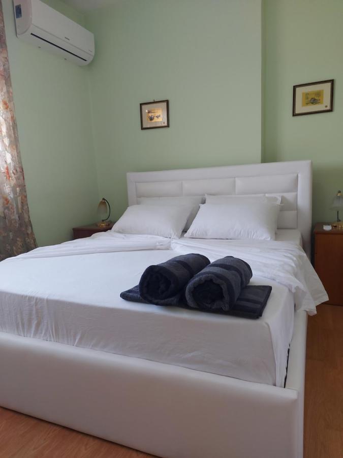 Geni Apartment Корча Екстериор снимка